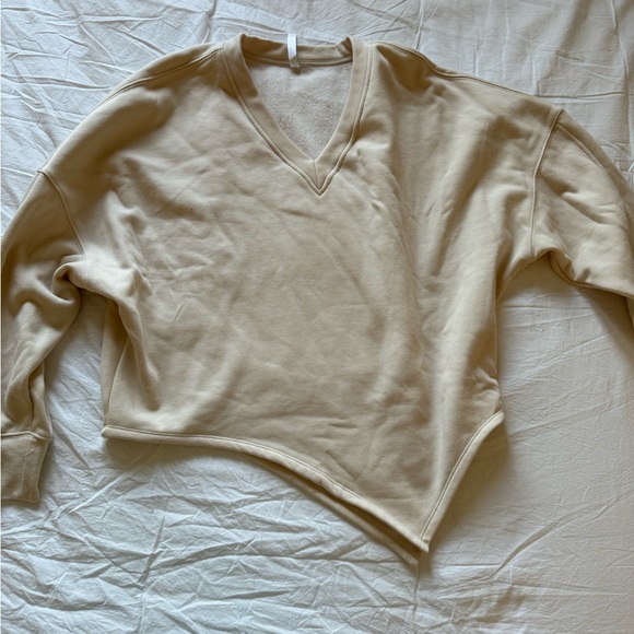 Fabletics cream Asymmetrical Sweatshirt - Picture 1 of 1